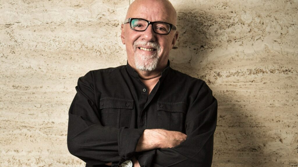 "Nhà Giả Kim" – Hành Trình Theo Đuổi Giấc Mơ Đổi Đời Từ Paulo Coelho % hinh anh nha van paulo coelho 1