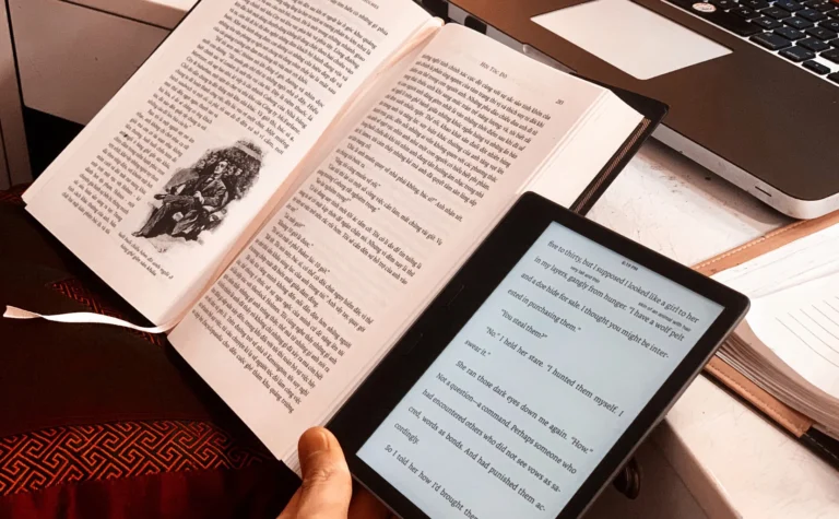 [Thảo luận] Đọc sách truyền thống hay đọc sách online: Lợi ích và mặt hạn chế mà bạn nên biết