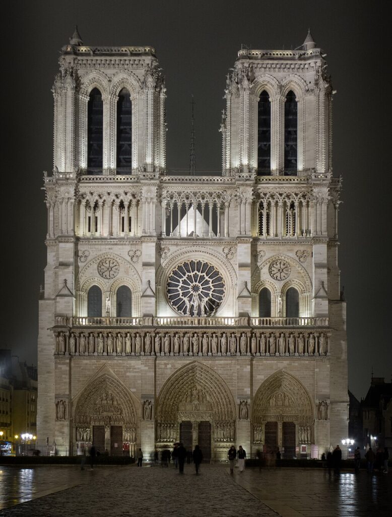 "Nhà Thờ Đức Bà Paris": Khi Tình Yêu, Thù Hận Và Định Mệnh Cùng Khiêu Vũ Giữa Lòng Paris Trung Cổ % hinh anh nha thoduc ba